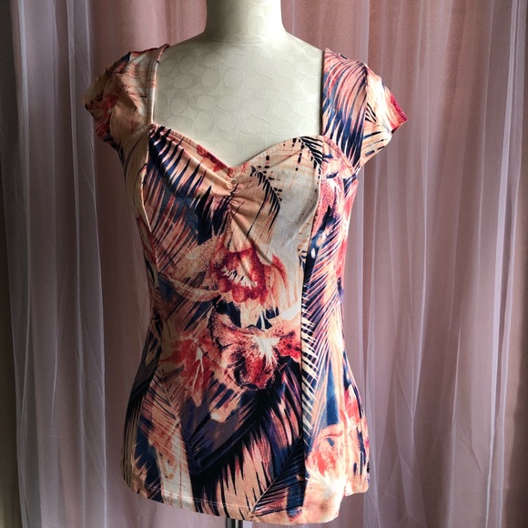 Guess Caylee Top - Picture 2 of 5